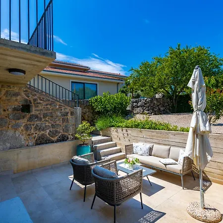 Luxury Jerini Barn Villa *