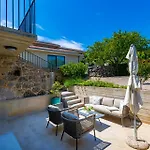 Luxury Jerini Barn Vila *