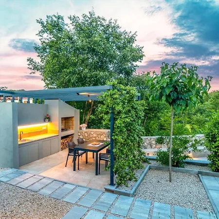 Luxury Jerini Barn