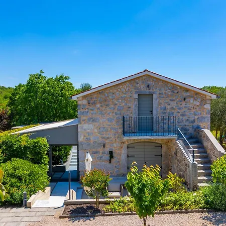 Luxury Jerini Barn