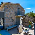 فيلة Luxury Jerini Barn *