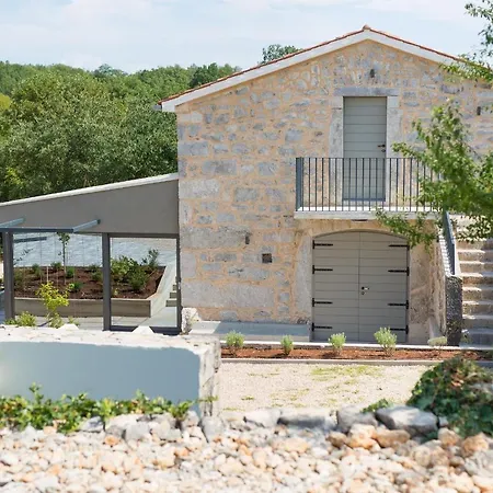 Luxury Jerini Barn Bajčići